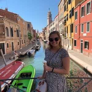 Meet your Posher, Laura